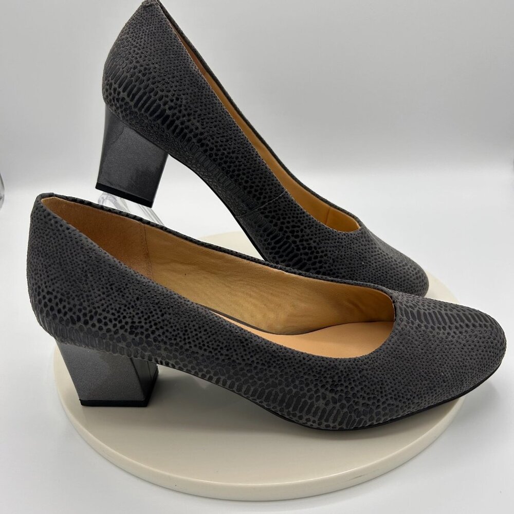 Trotters Women's 10.5W Gray Snakeskin Pattern Leather Chunky Heel Pumps